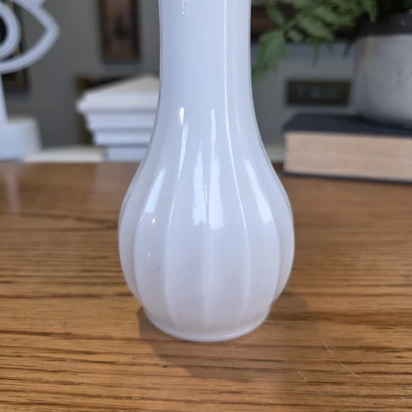 Vintage White Milk Glass Bud Vase - Ribbed Paneled Design - 6" MCM Home Decor - Picture 4 of 9